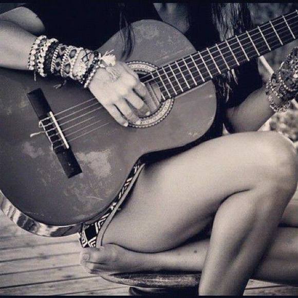 Meet your Posher! ❤ - Picture 3 of 6